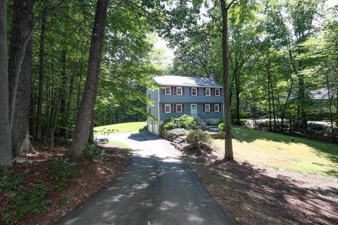 Photo of 34 Olde Lantern Road, Bedford, NH 03110 (MLS # 5101571)