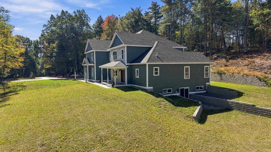 Photo of 6 Eastview Drive, Derry, NH 03038 (MLS # 5101284)