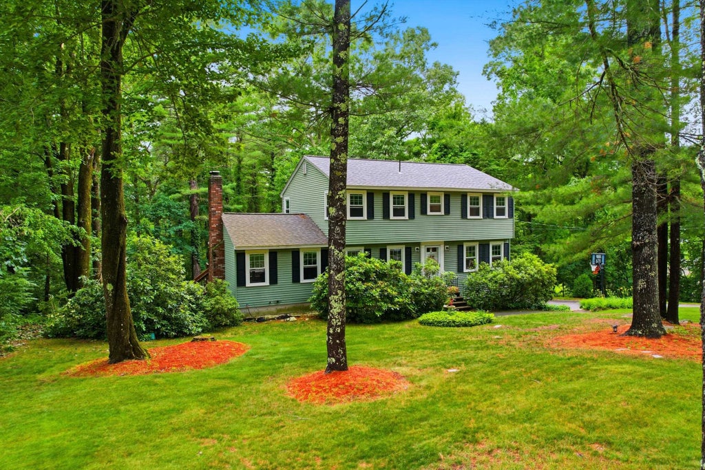 Photo of 9 King Edward Drive, Londonderry, NH 03053 (MLS # 5096442)