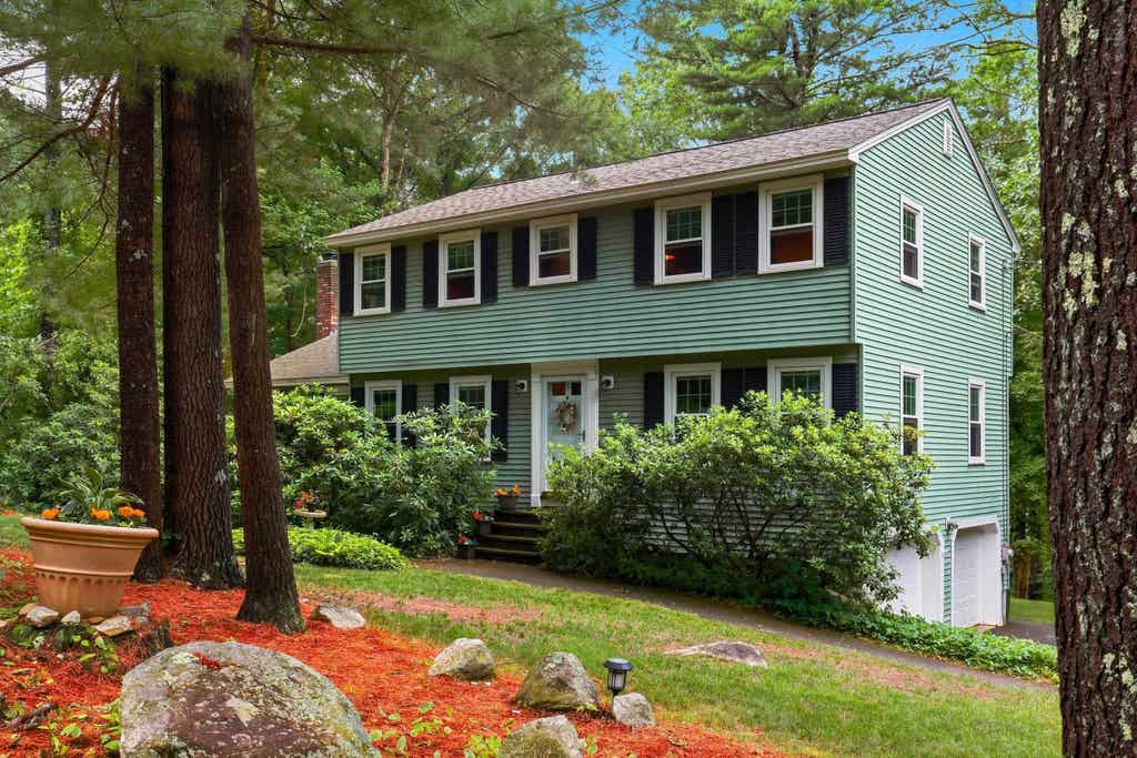 Photo of 9 King Edward Drive, Londonderry, NH 03053 (MLS # 5096442)