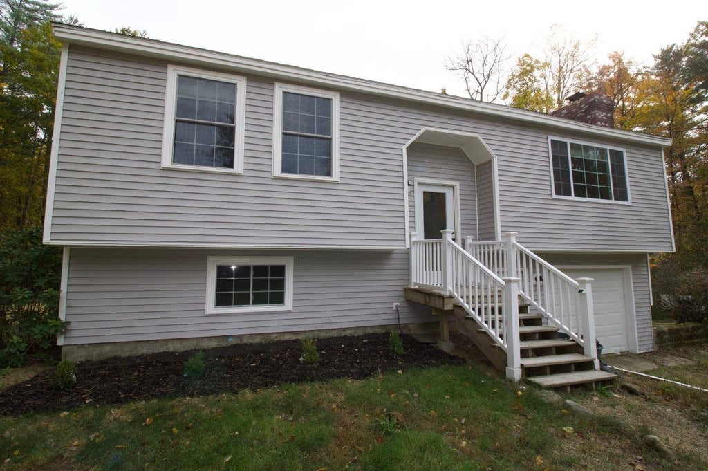 Photo of 15 Oakwood Road, Farmington, NH 03835 (MLS # 5114994)