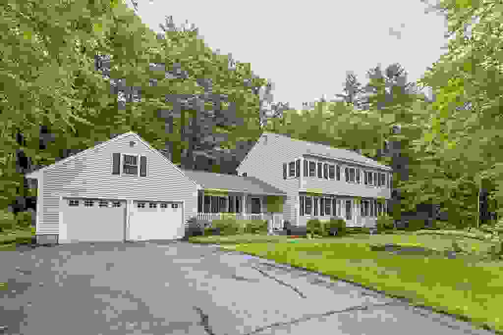 Photo of 8 Christmas Tree Circle, Bedford, NH 03110 (MLS # 5103482)