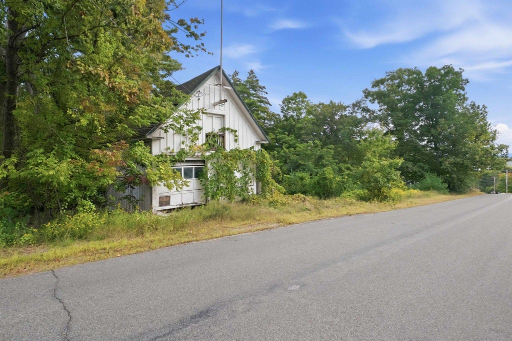 Photo of 40 Eaton Avenue, Meredith, NH 03253 (MLS # 5111133)