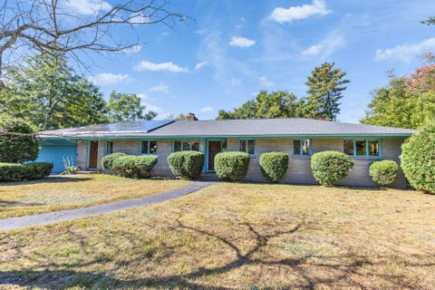 Photo of 988 Mammoth Road, Manchester, NH 03104 (MLS # 5112825)