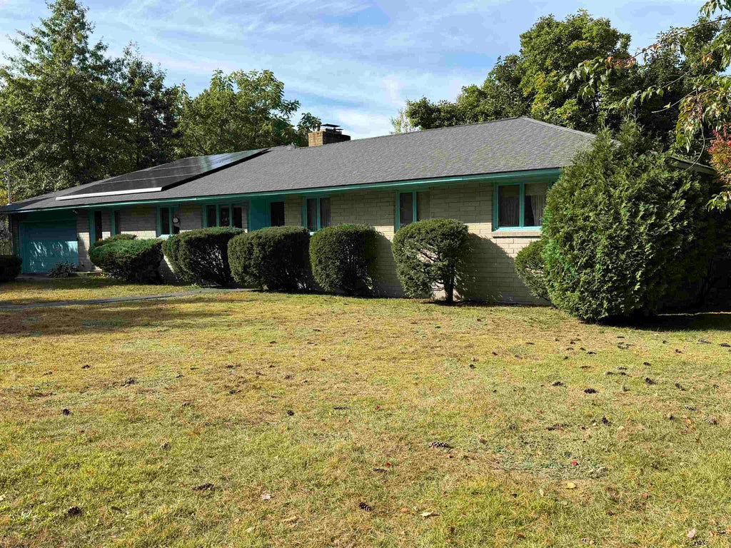 Photo of 988 Mammoth Road, Manchester, NH 03104 (MLS # 5112825)