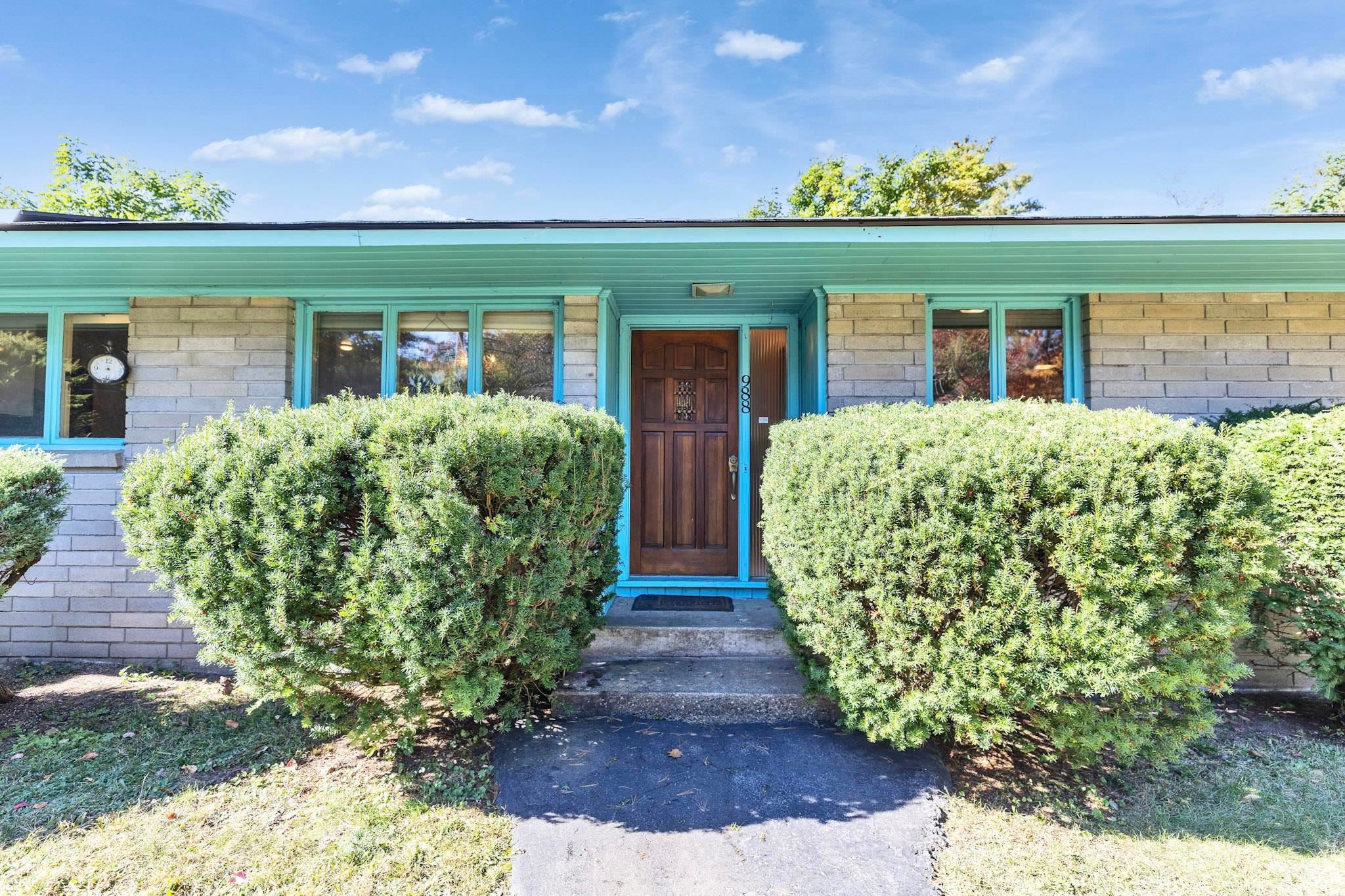 988 Mammoth Road