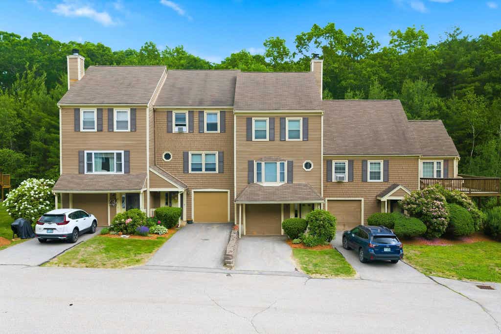 Photo of 12 Walnut Circle, Merrimack, NH 03054 (MLS # 5094815)
