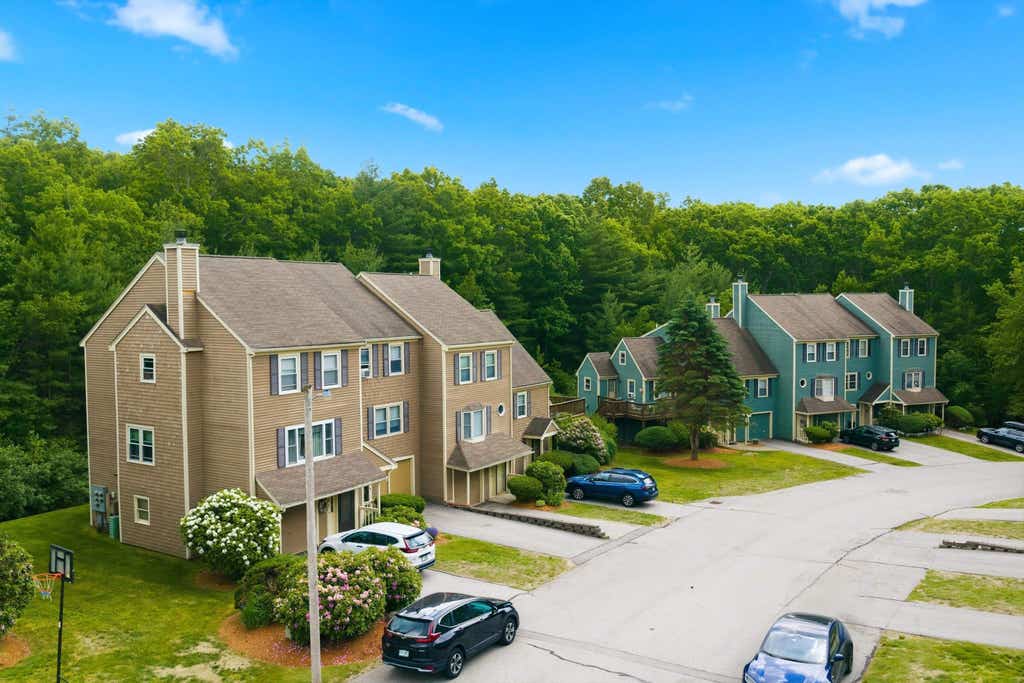 Photo of 12 Walnut Circle, Merrimack, NH 03054 (MLS # 5094815)