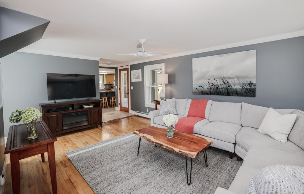 Photo of 61 Harbor Avenue, Nashua, NH 03060 (MLS # 5107852)