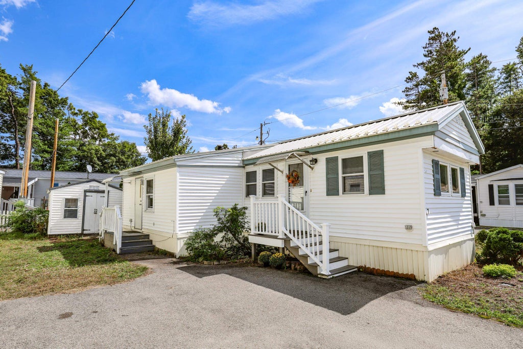 Photo of 7 Hollyhock Way #32, Manchester, NH 03109 (MLS # 5109307)