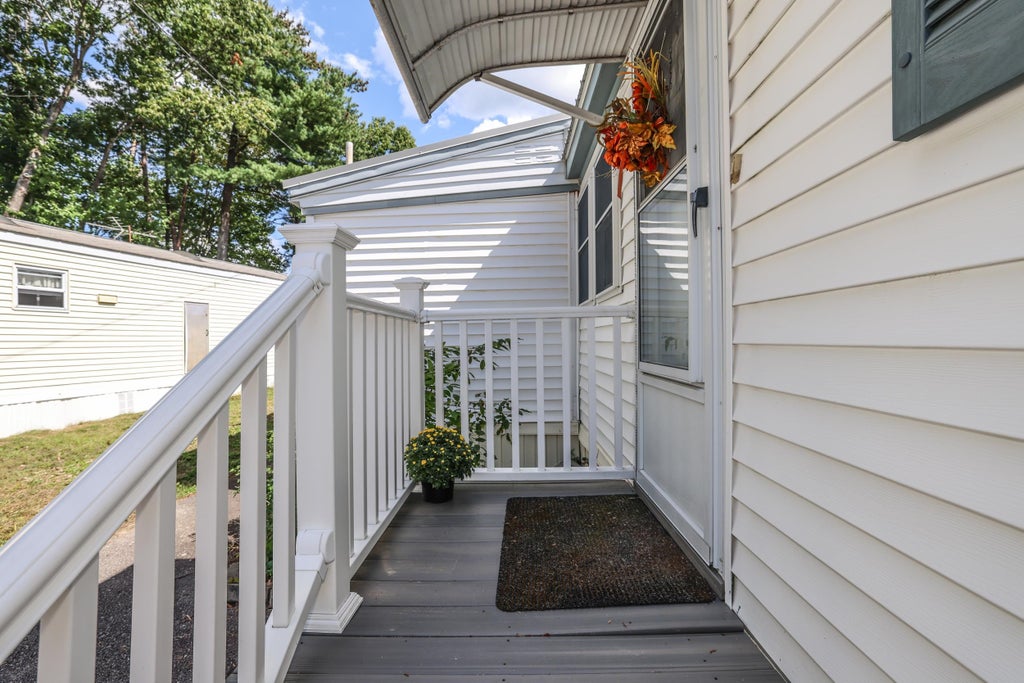 Photo of 7 Hollyhock Way #32, Manchester, NH 03109 (MLS # 5109307)