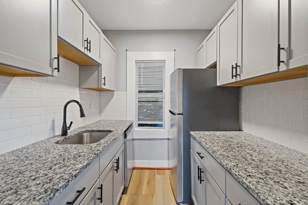 Photo of 496 Bartlett Street, Manchester, NH 03102 (MLS # 5103520)
