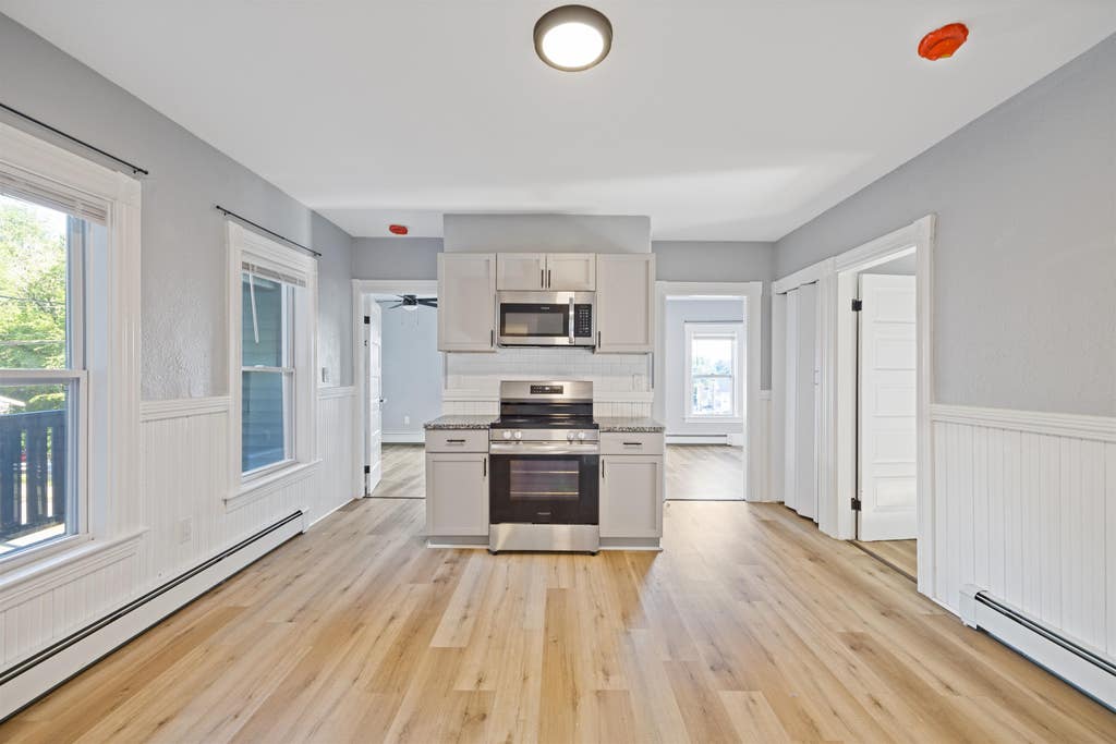 Photo of 496 Bartlett Street, Manchester, NH 03102 (MLS # 5103520)