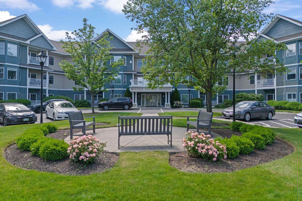 Photo of 65 Hawthorne Drive #106, Bedford, NH 03110 (MLS # 5094923)