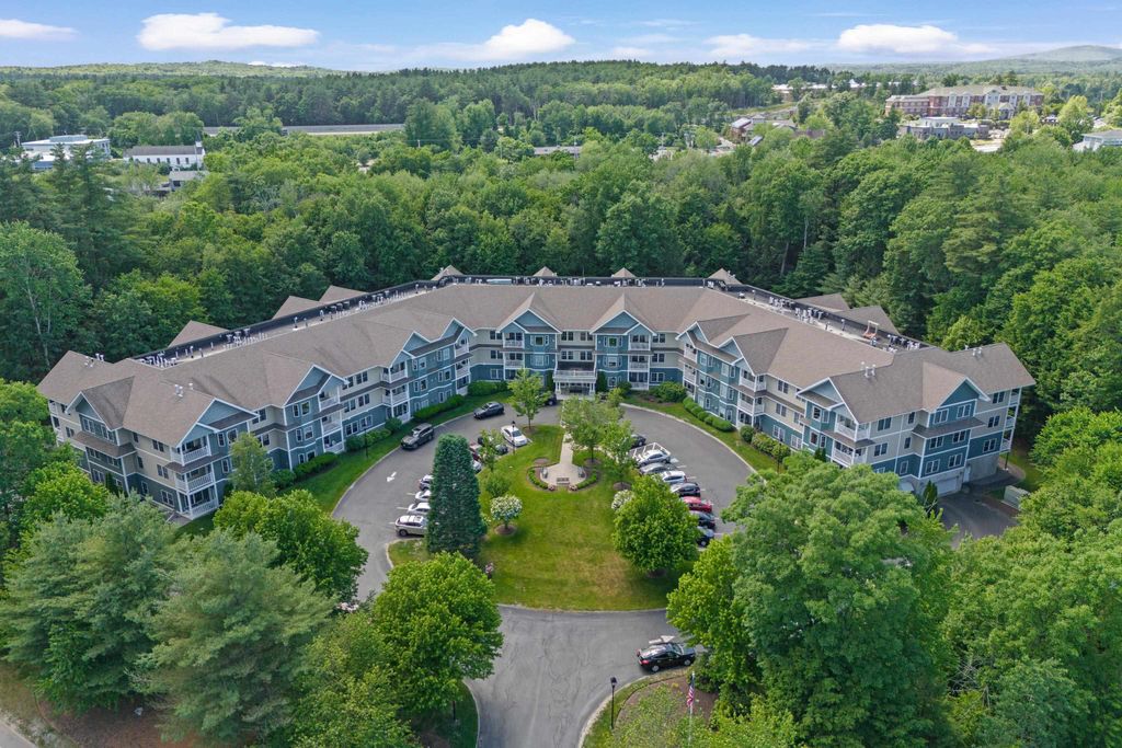 Photo of 65 Hawthorne Drive #106, Bedford, NH 03110 (MLS # 5094923)