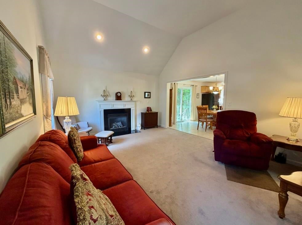 11 Hawthorne Circle