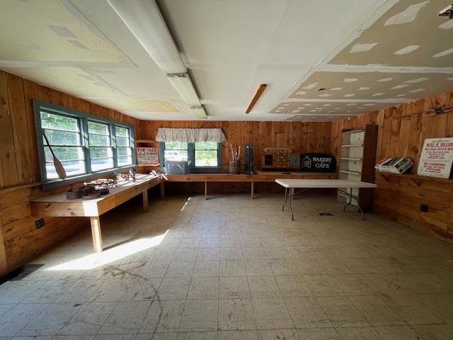221 Henniker ST Center