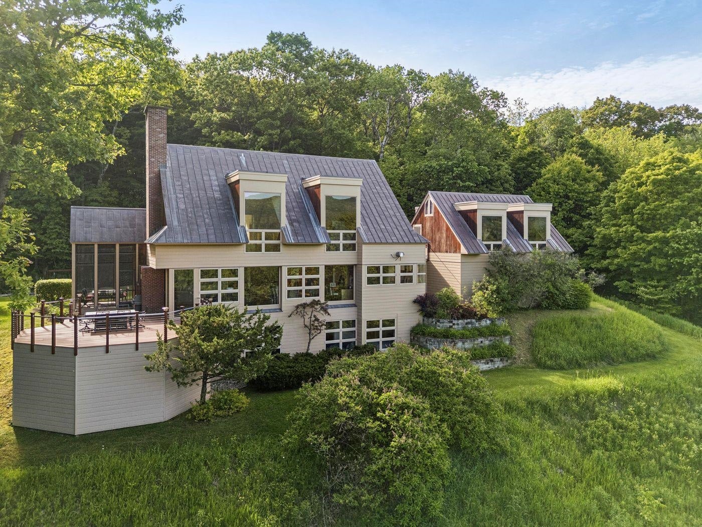 655 Squirrel Hollow Road