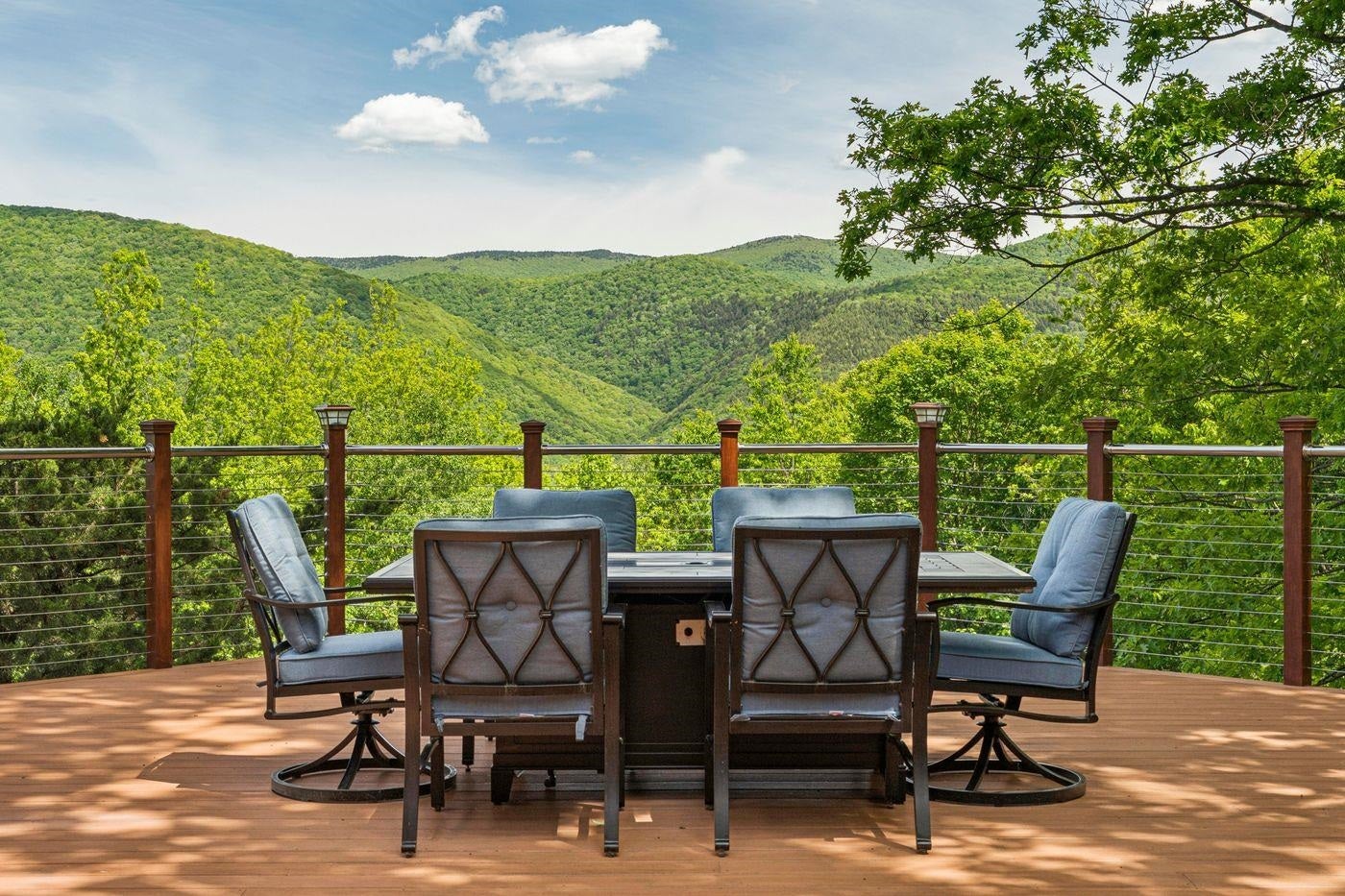 655 Squirrel Hollow Road