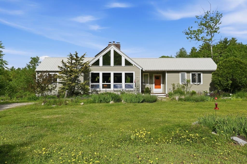 Photo of 98 Old Turnpike Road, Nottingham, NH 03290 (MLS # 5096464)