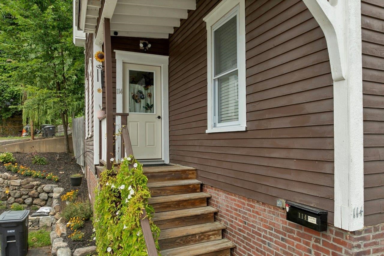 114 W Bow Street