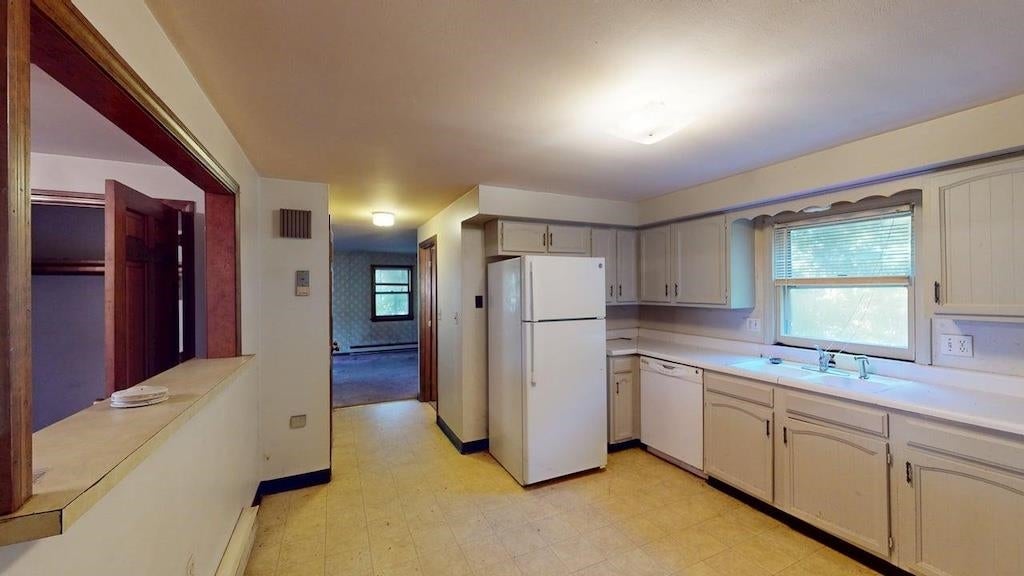 Photo of 39 Wason Road, Hudson, NH 03051 (MLS # 5114111)