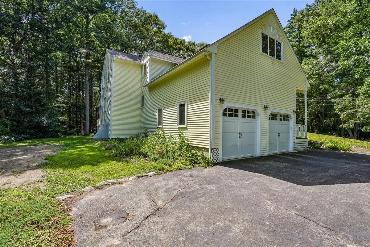 10 Standish Way