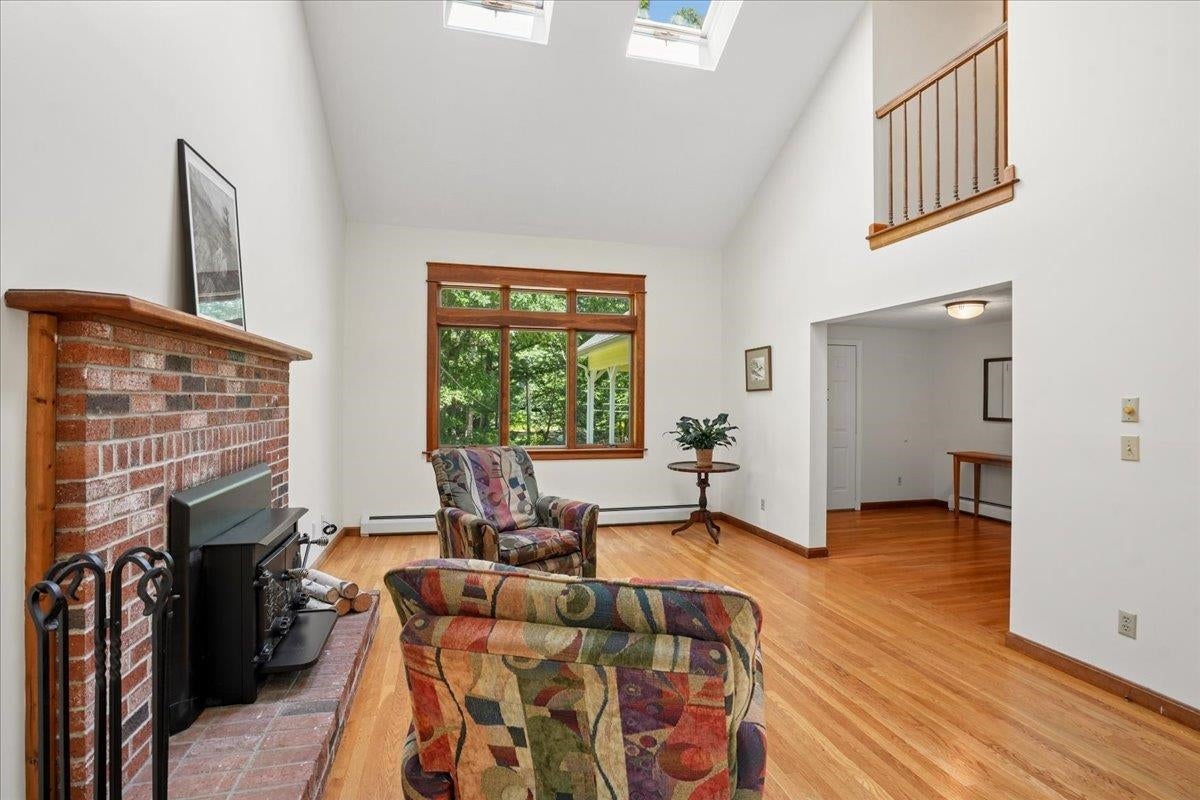 10 Standish Way