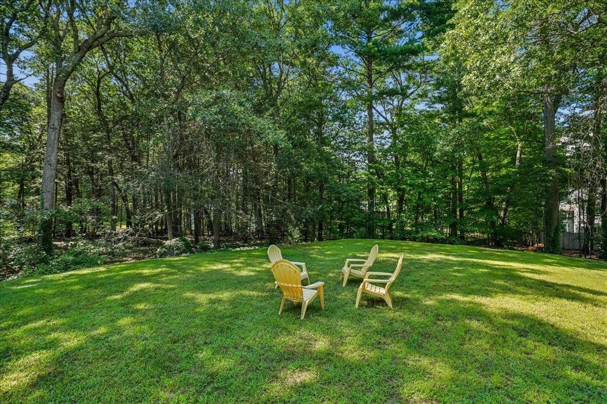 10 Standish Way