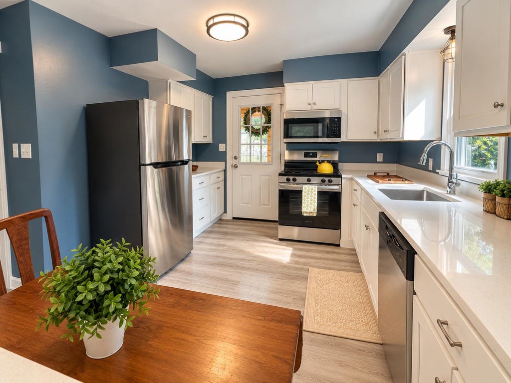 Photo of 695 Calef Road, Manchester, NH 03103 (MLS # 5112976)