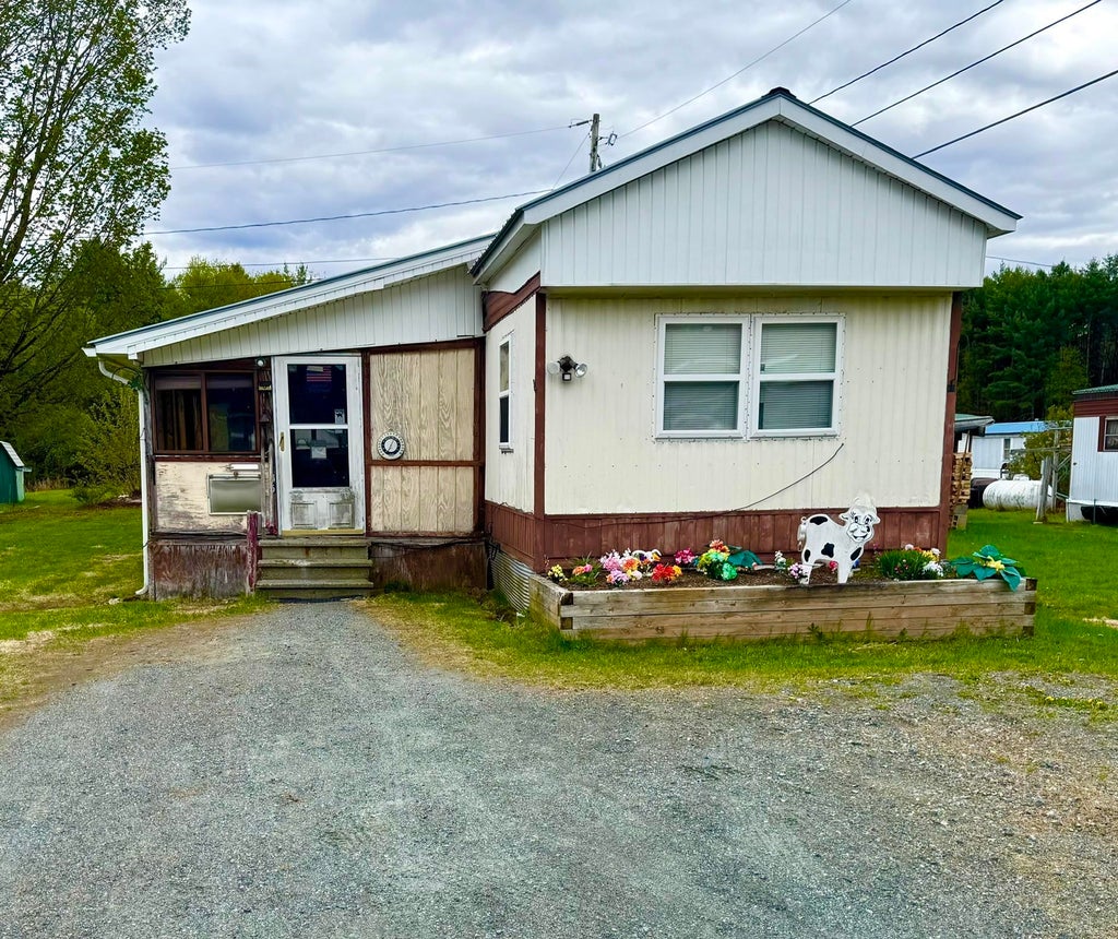 Photo of 15 Spruce Park Drive, Plainfield, NH 03781 (MLS # 5087875)