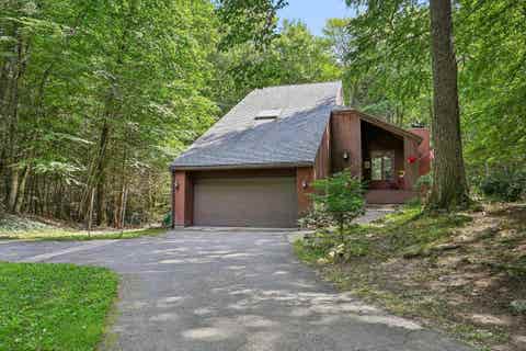 Photo of 41 Starwood Drive, Hampstead, NH 03841 (MLS # 5105803)