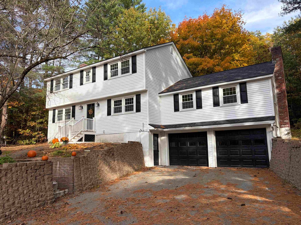 Photo of 9 Northfield Road, Amherst, NH 03031 (MLS # 5115298)