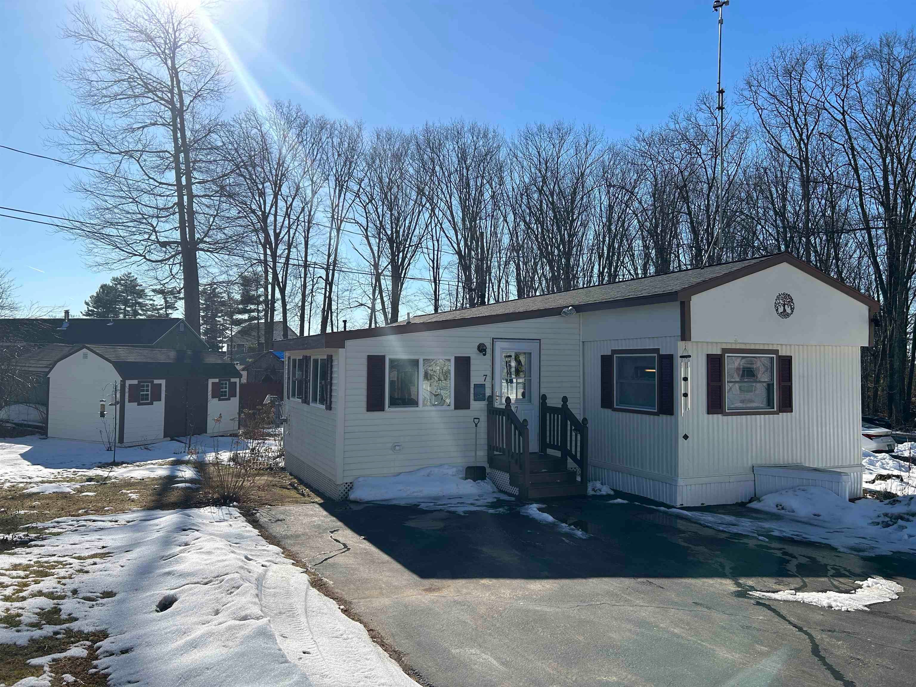 417 Middle Road 7
