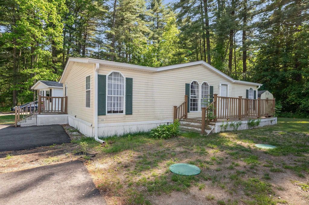 Photo of 3 Robyn Court, Litchfield, NH 03052 (MLS # 5094846)