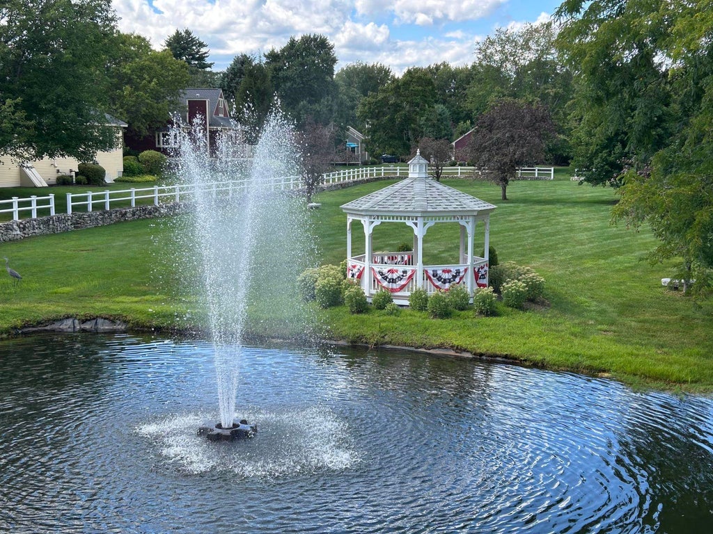 Photo of 7 Spyglass Point Circle, Bedford, NH 03110 (MLS # 5106330)