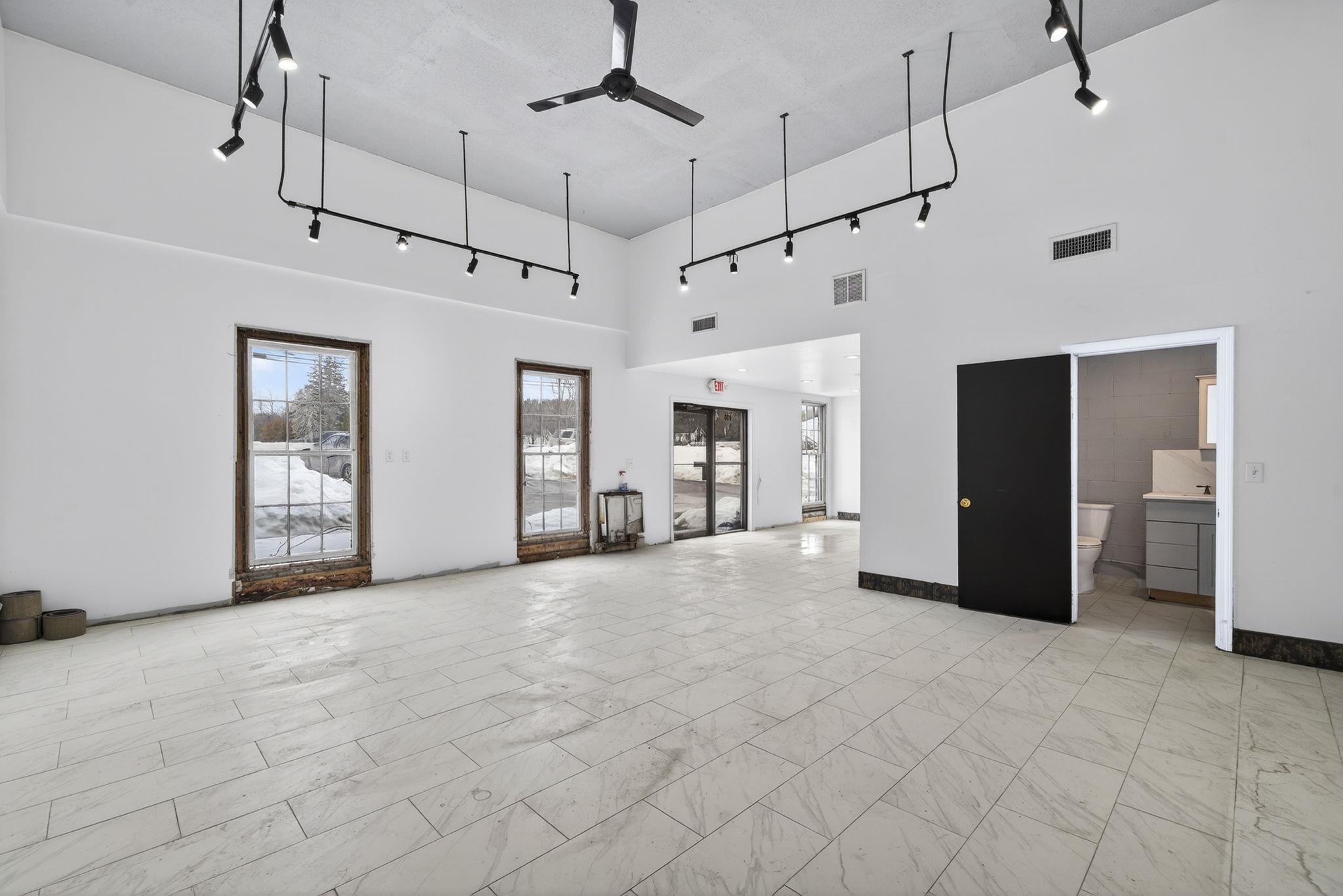 890 Lafayette Road