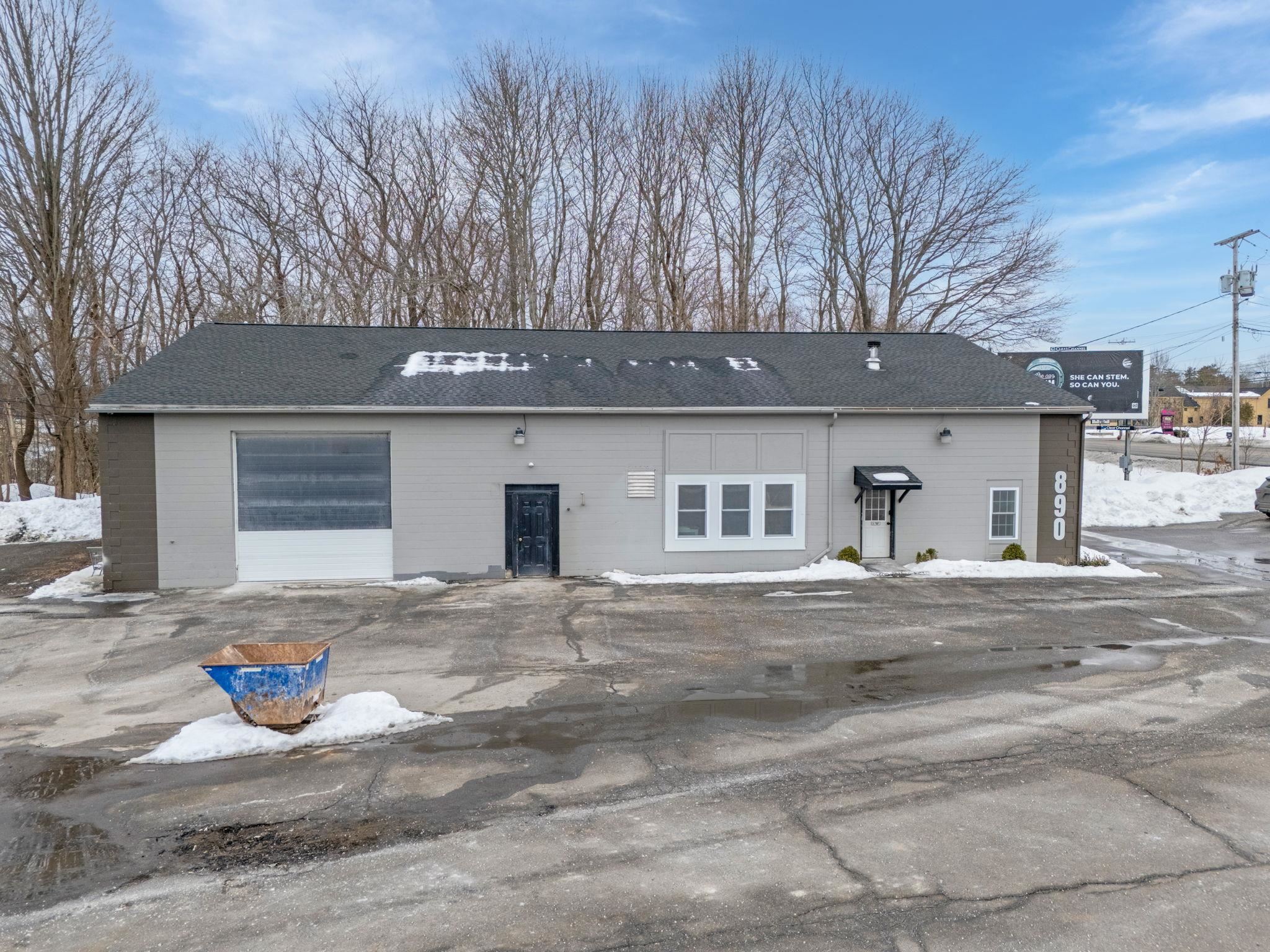 890 Lafayette Road