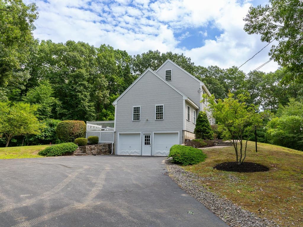 Photo of 13 Cottonwood Road, Plaistow, NH 03865 (MLS # 5103373)