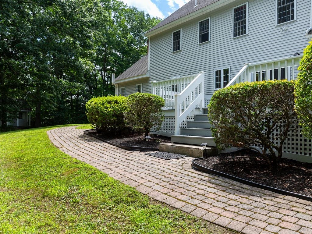 Photo of 13 Cottonwood Road, Plaistow, NH 03865 (MLS # 5103373)