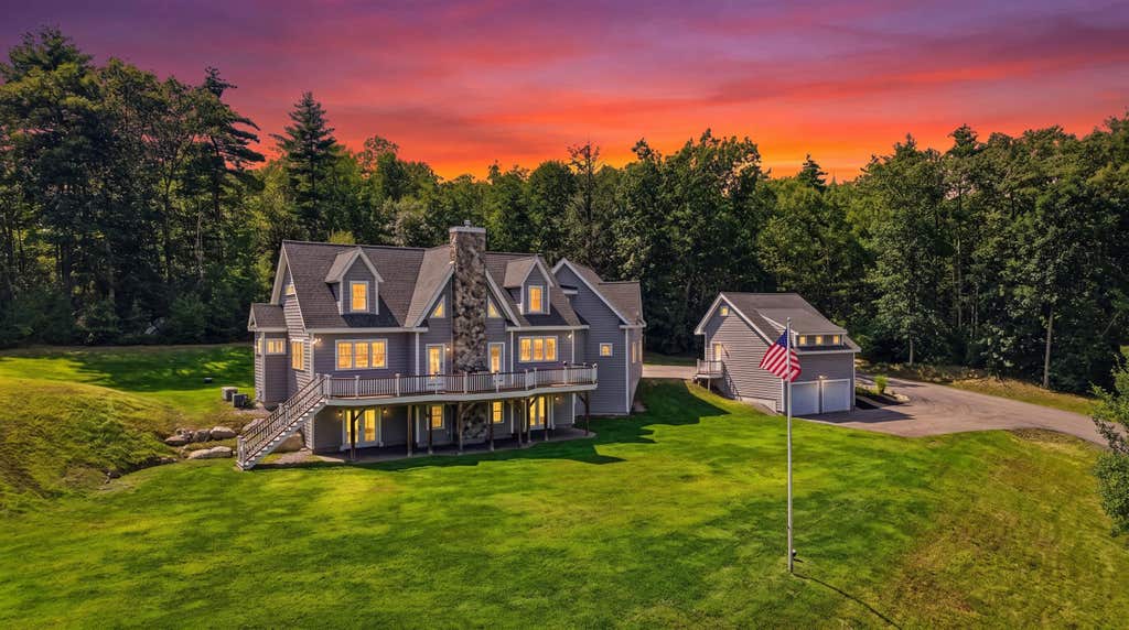 Photo of 4 South Grater Road, Merrimack, NH 03054 (MLS # 5101842)