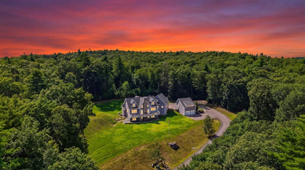 Photo of 4 South Grater Road, Merrimack, NH 03054 (MLS # 5101842)