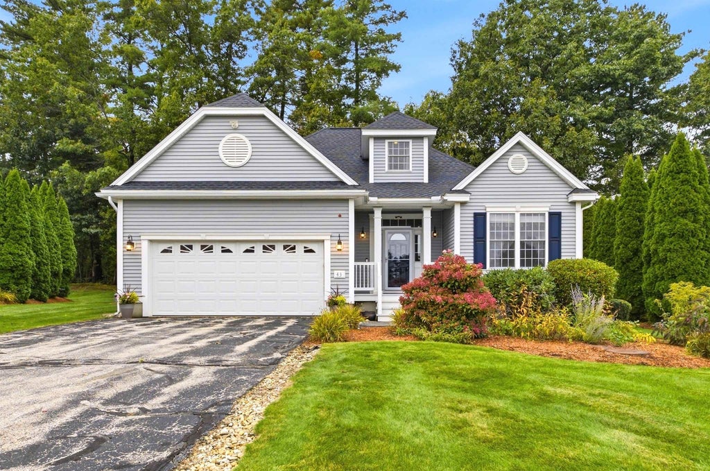 Photo of 43 Sawgrass Circle, Londonderry, NH 03053 (MLS # 5112634)