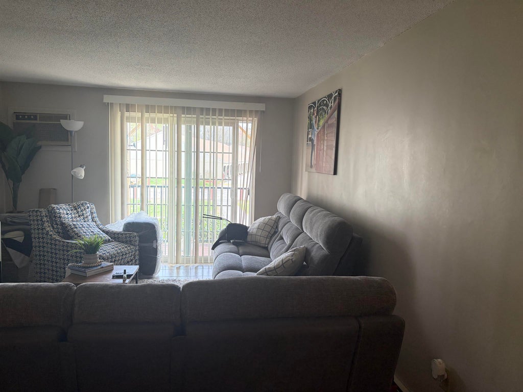 Photo of 206 White Cedar Boulevard, Portsmouth, NH 03801 (MLS # 5094041)