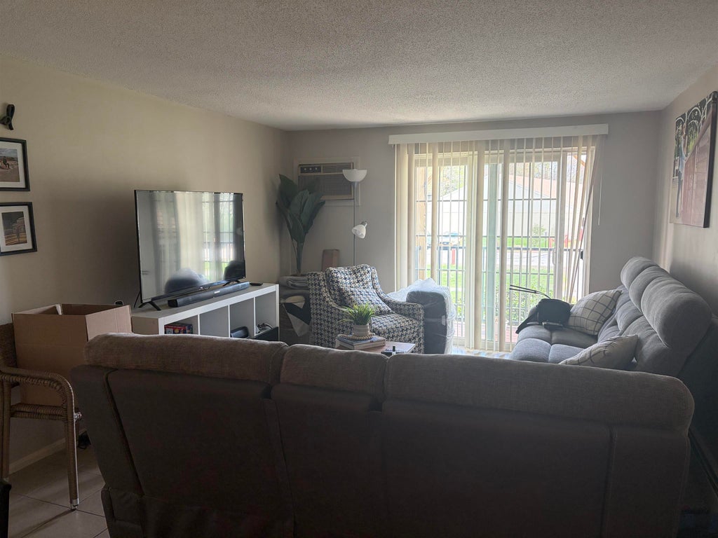 Photo of 206 White Cedar Boulevard, Portsmouth, NH 03801 (MLS # 5094041)