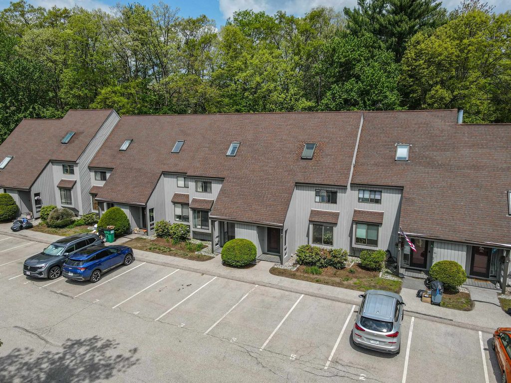 Photo of 4 Harwich Court, Merrimack, NH 03054 (MLS # 5090251)