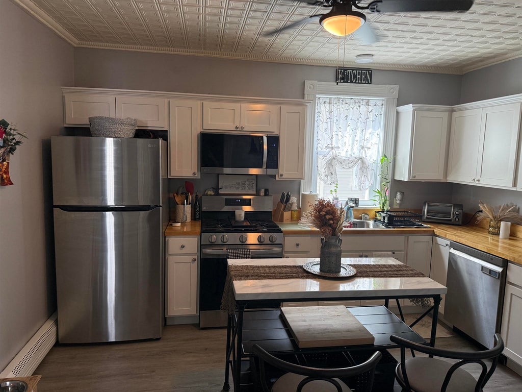 Photo of 425 Abbott Street #A, Nashua, NH 03061 (MLS # 5104408)