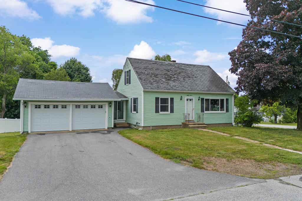 Photo of 87 Broadway Avenue, Manchester, NH 03104 (MLS # 5096410)