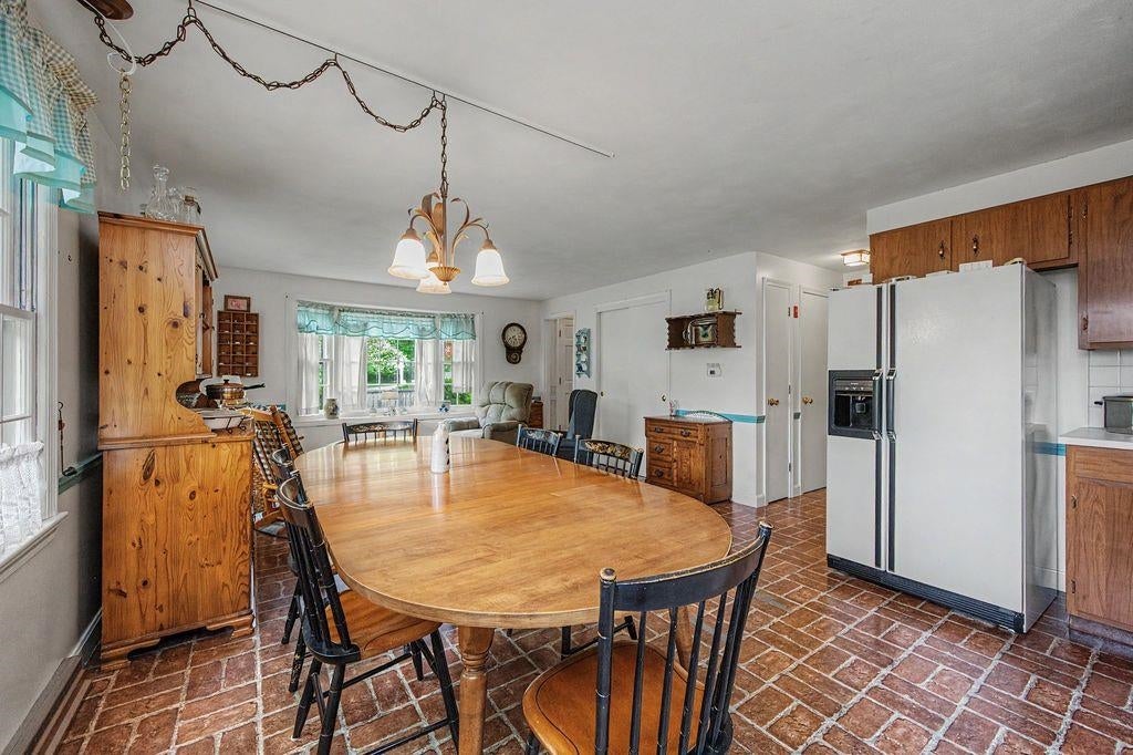 8 Sullivan Avenue