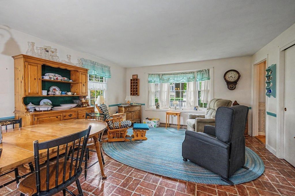 8 Sullivan Avenue